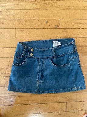 Princess Polly size 4 denim skirt.